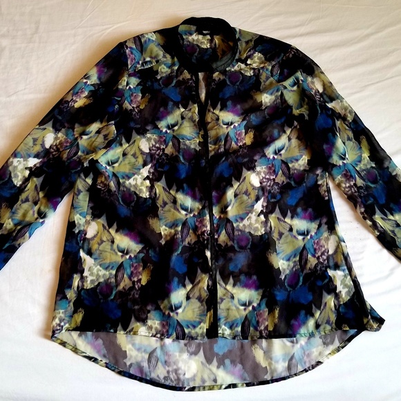 High-low button down shirt - Picture 1 of 2